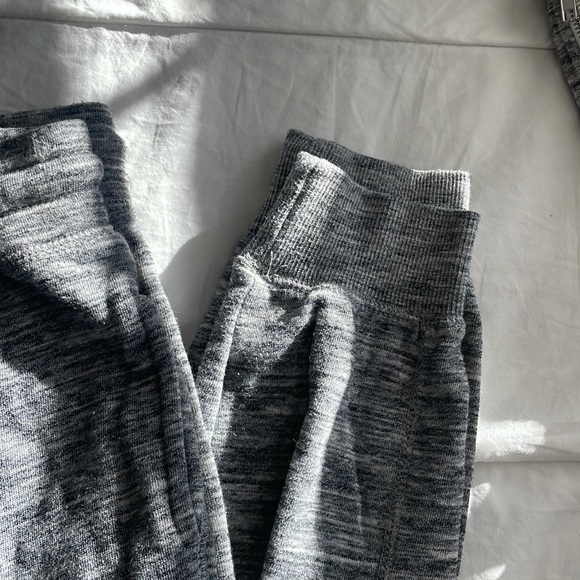 Cozy hooded sweater and jogger set - Picture 4 of 7